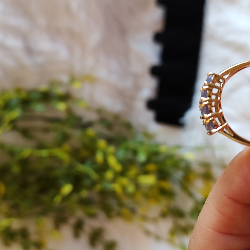 14k Solid Gold Tanzanite Ring - image 7